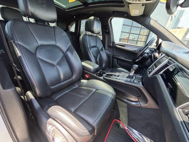 Photo of 2015 White Porsche Macan