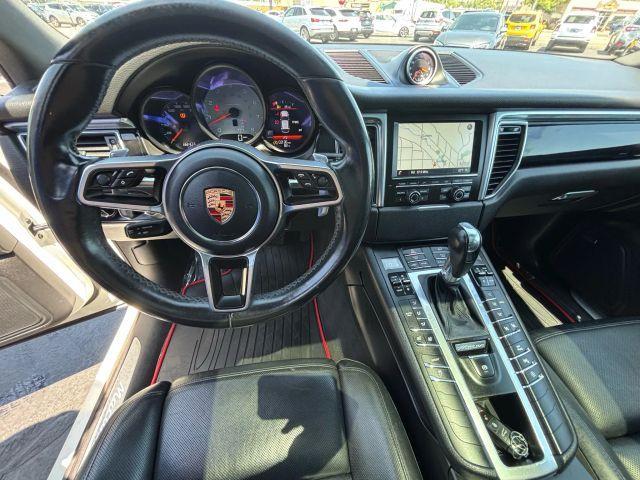 Photo of 2015 White Porsche Macan