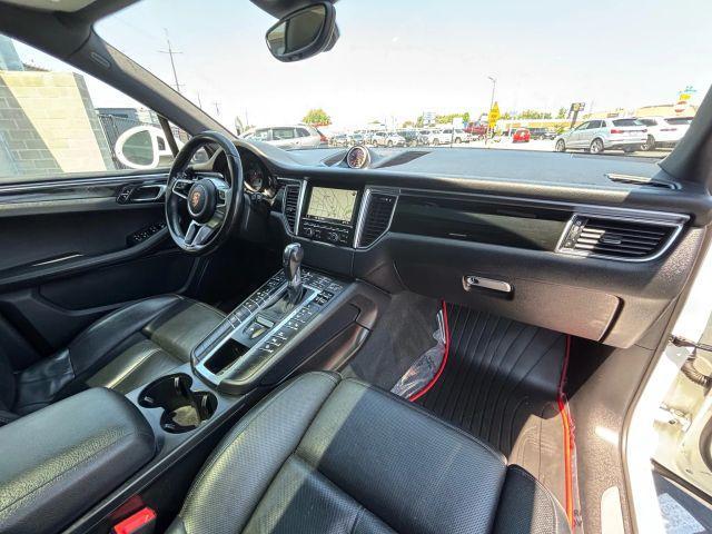 Photo of 2015 White Porsche Macan