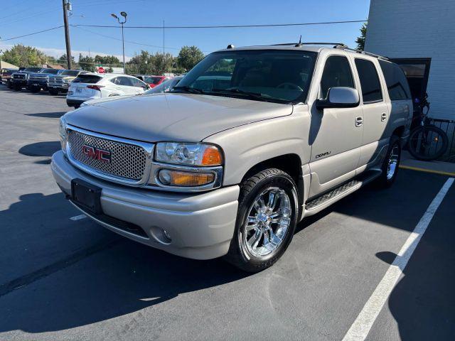 Photo of 2004 Silver GMC Yukon XL