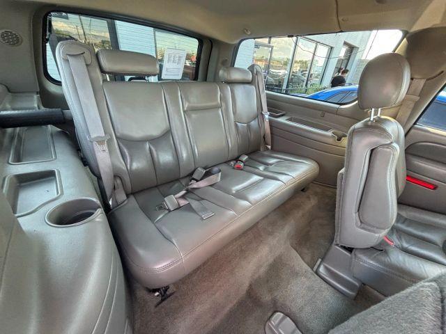 Photo of 2004 Silver GMC Yukon XL