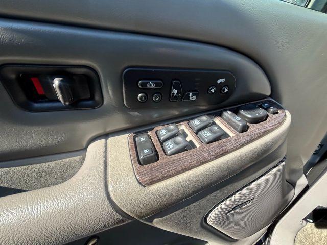 Photo of 2004 Silver GMC Yukon XL