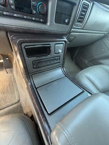 Photo of 2004 Silver GMC Yukon XL