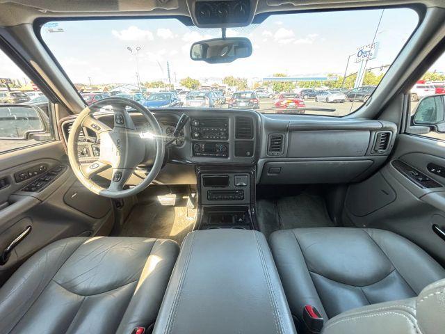 Photo of 2004 Silver GMC Yukon XL