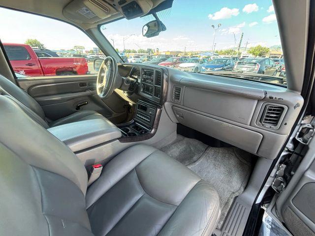 Photo of 2004 Silver GMC Yukon XL