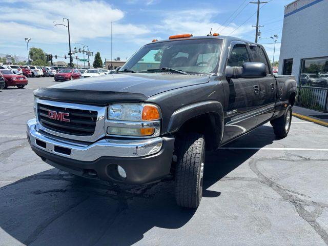 Photo of 2004 Gray GMC Sierra 2500