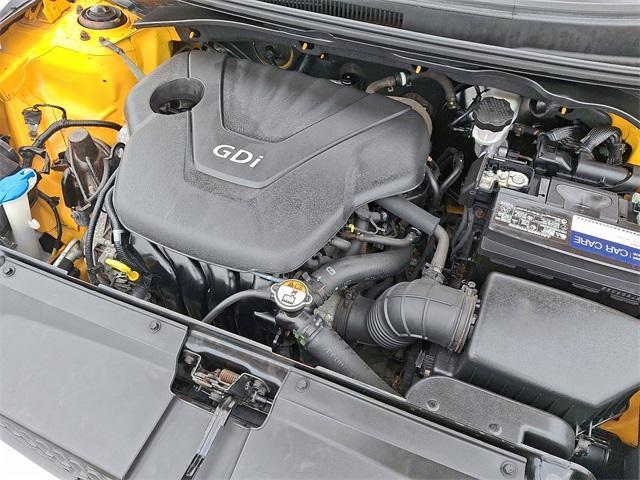 Photo of 2014 26.2 Yellow Hyundai Veloster
