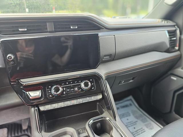 Photo of 2024 Summit White GMC Sierra 2500