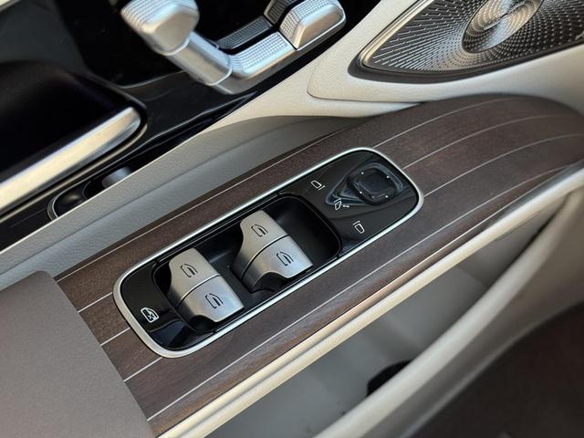 Photo of 2022 MANUFAKTUR Selenite Gray Magno Mercedes-Benz EQS 580