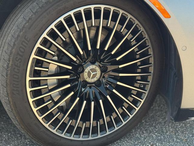 Photo of 2022 MANUFAKTUR Selenite Gray Magno Mercedes-Benz EQS 580
