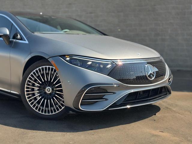 Photo of 2022 MANUFAKTUR Selenite Gray Magno Mercedes-Benz EQS 580