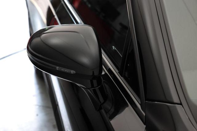 Photo of 2023 Beluga Bentley Flying Spur