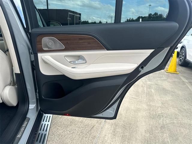 Photo of 2025 Alpine Mercedes-Benz GLE 350