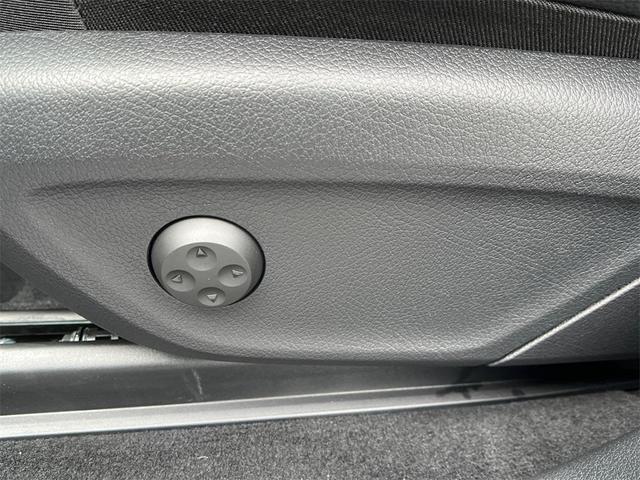 Photo of 2025 MANUFAKTUR Diamond White Metallic Mercedes-Benz GLE 350