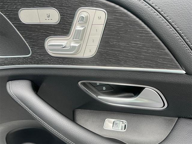 Photo of 2025 MANUFAKTUR Diamond White Metallic Mercedes-Benz GLE 350