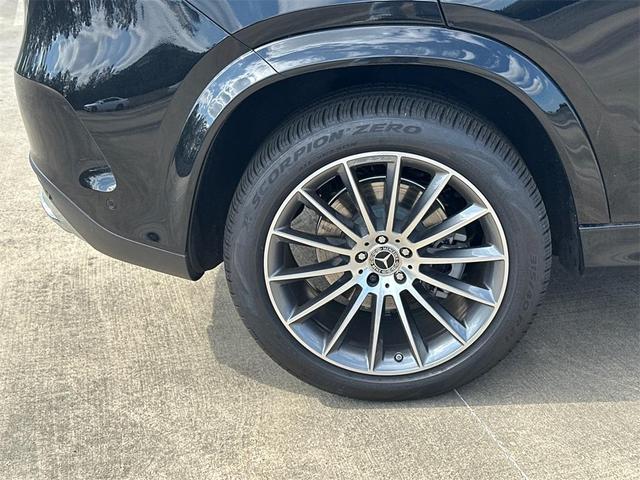Photo of 2025 Obsidian Black Mercedes-Benz GLE 450e