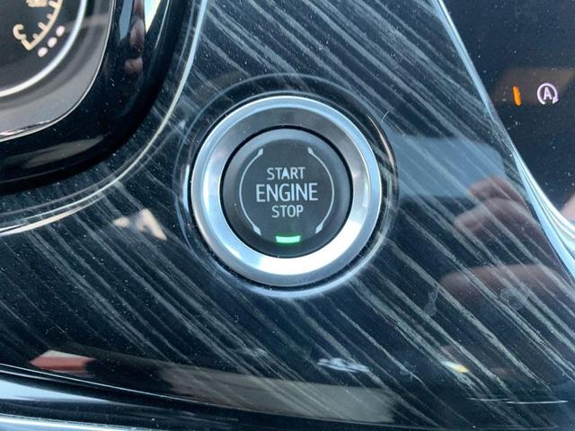 Photo of 2023 Argent Silver Metallic Cadillac XT6