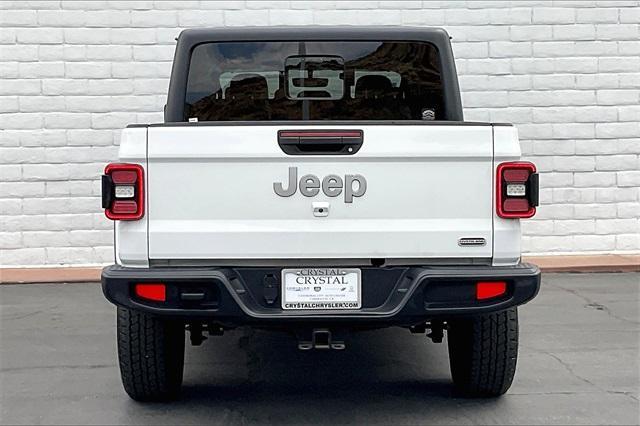 Photo of 2020 Bright White Clearcoat Jeep Gladiator