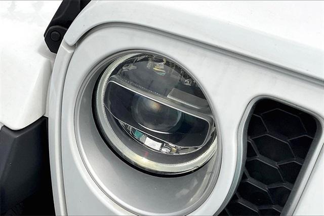 Photo of 2020 Bright White Clearcoat Jeep Gladiator