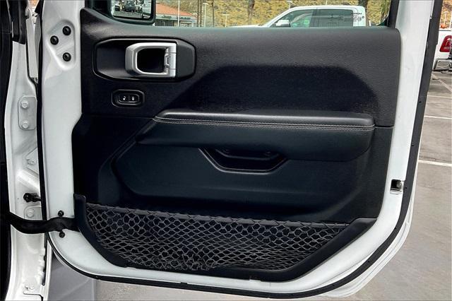 Photo of 2020 Bright White Clearcoat Jeep Gladiator