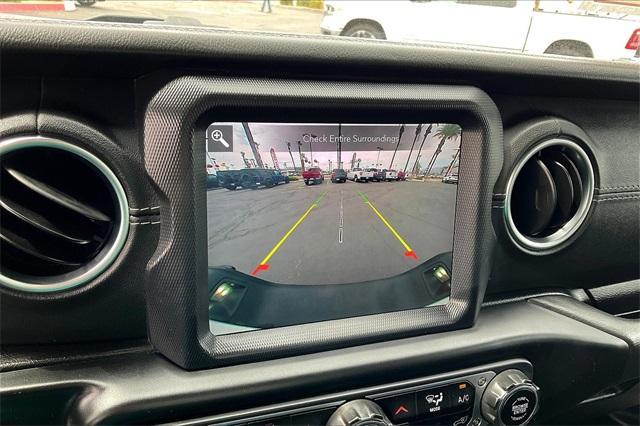 Photo of 2020 Bright White Clearcoat Jeep Gladiator