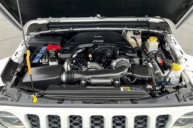 Photo of 2020 Bright White Clearcoat Jeep Gladiator