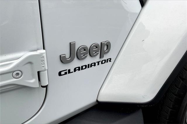 Photo of 2020 Bright White Clearcoat Jeep Gladiator