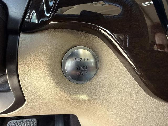 Photo of 2017 Polar White Mercedes-Benz GLE 350