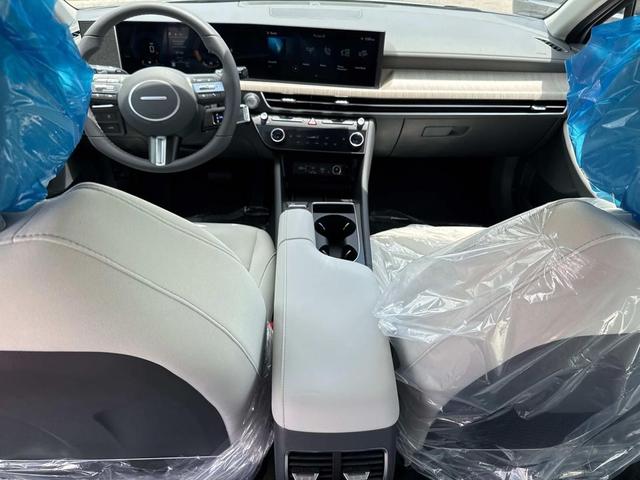 Photo of 2025 Aero Silver Hyundai SONATA Hybrid