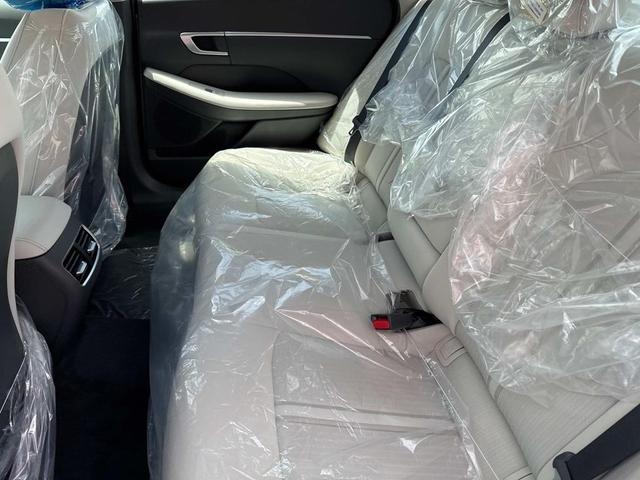 Photo of 2025 Aero Silver Hyundai SONATA Hybrid