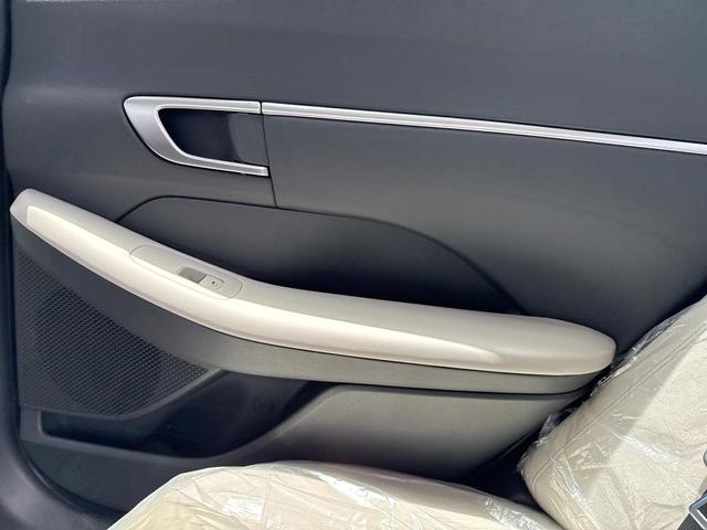 Photo of 2025 Aero Silver Hyundai SONATA Hybrid