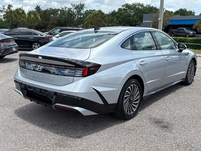 Photo of 2025 Aero Silver Hyundai SONATA Hybrid