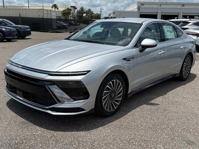 Photo of 2025 Aero Silver Hyundai SONATA Hybrid