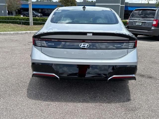 Photo of 2025 Aero Silver Hyundai SONATA Hybrid