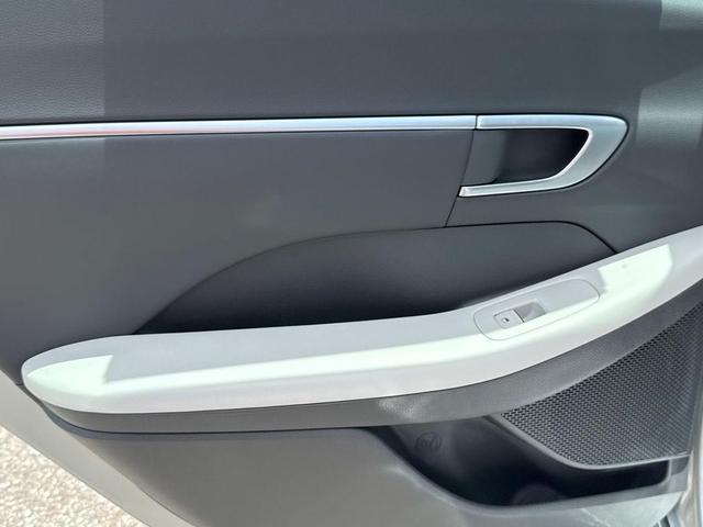 Photo of 2025 Aero Silver Hyundai SONATA Hybrid