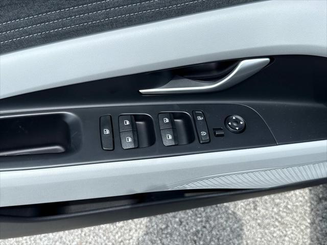 Photo of 2025 Ecotronic Gray Hyundai ELANTRA