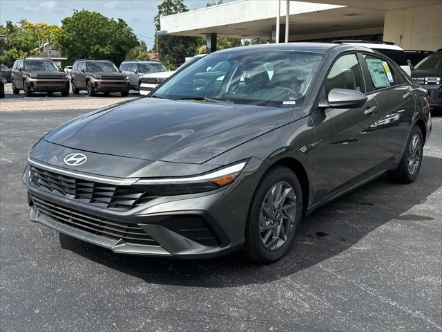 Photo of 2025 Amazon Gray Hyundai ELANTRA HEV