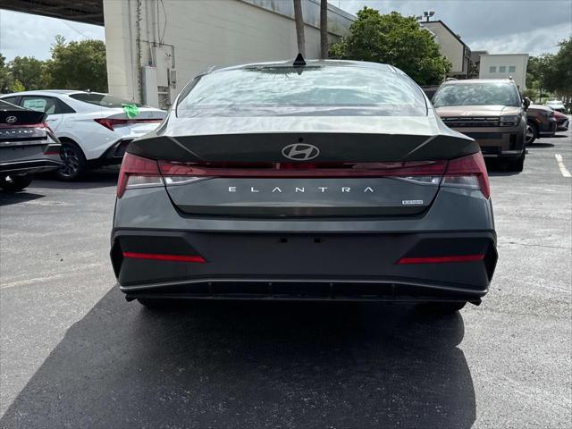 Photo of 2025 Amazon Gray Hyundai ELANTRA HEV