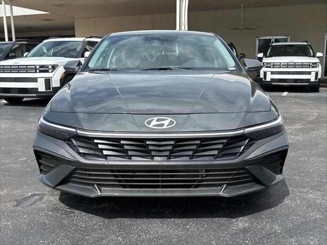 Photo of 2025 Amazon Gray Hyundai ELANTRA HEV