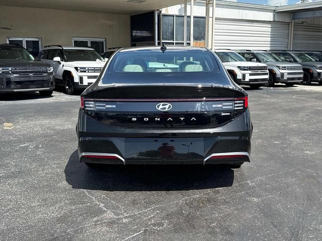 Photo of 2025 Abyss Black Hyundai SONATA Hybrid