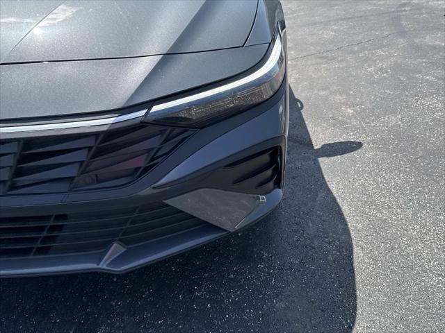 Photo of 2025 Ecotronic Gray Hyundai ELANTRA