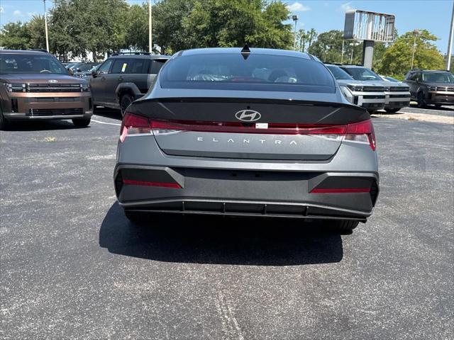 Photo of 2025 Ecotronic Gray Hyundai ELANTRA