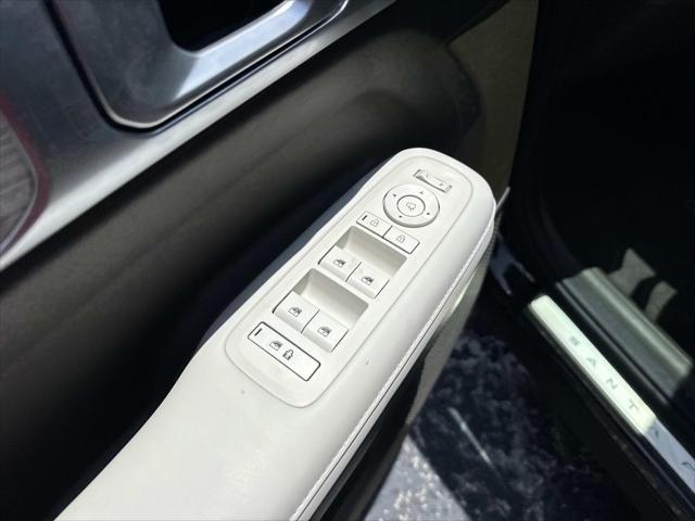 Photo of 2025 Phantom Black Hyundai SANTA FE