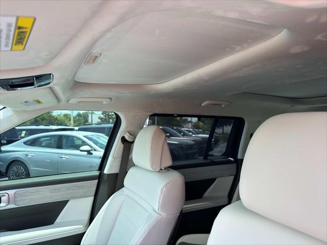 Photo of 2025 Phantom Black Hyundai SANTA FE