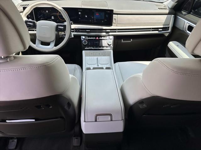 Photo of 2025 Phantom Black Hyundai SANTA FE