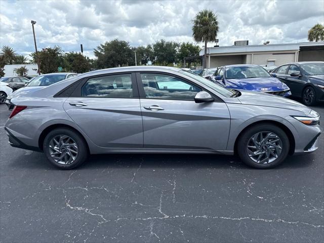 Photo of 2025 Fluid Metal Hyundai ELANTRA HEV