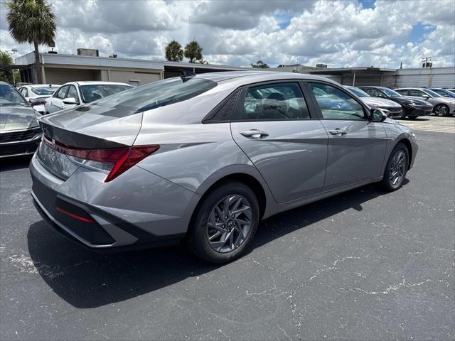 Photo of 2025 Fluid Metal Hyundai ELANTRA HEV