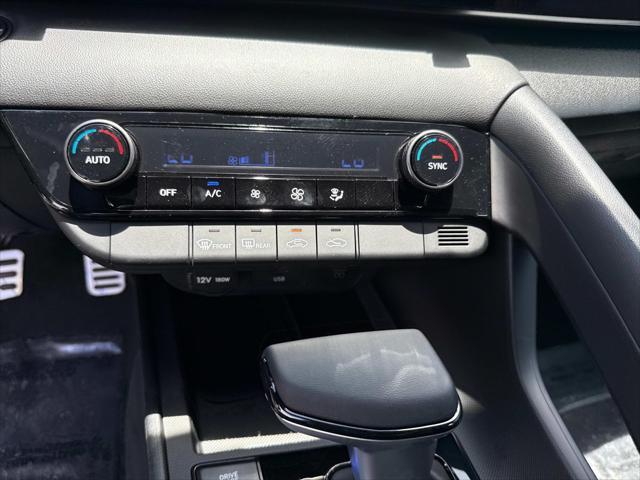 Photo of 2025 Serenity White Hyundai ELANTRA