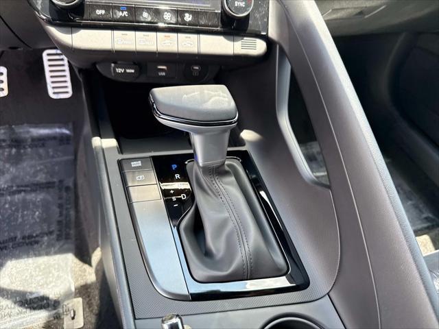 Photo of 2025 Serenity White Hyundai ELANTRA