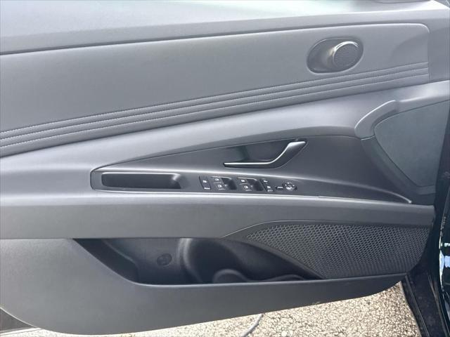 Photo of 2025 Abyss Black Hyundai ELANTRA